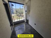 Edremit Kadıköy`de cam balkonlu 1+1 